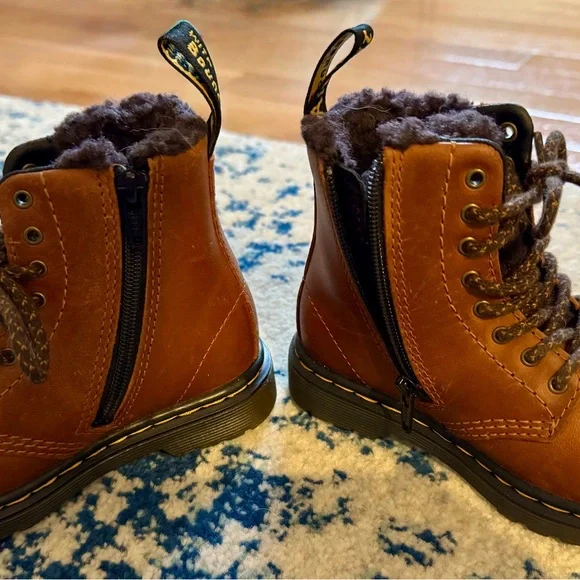 Toddler leather Doc Marten boots with fleece lining. Air wait/bouncing soles. - Picture 2 of 4